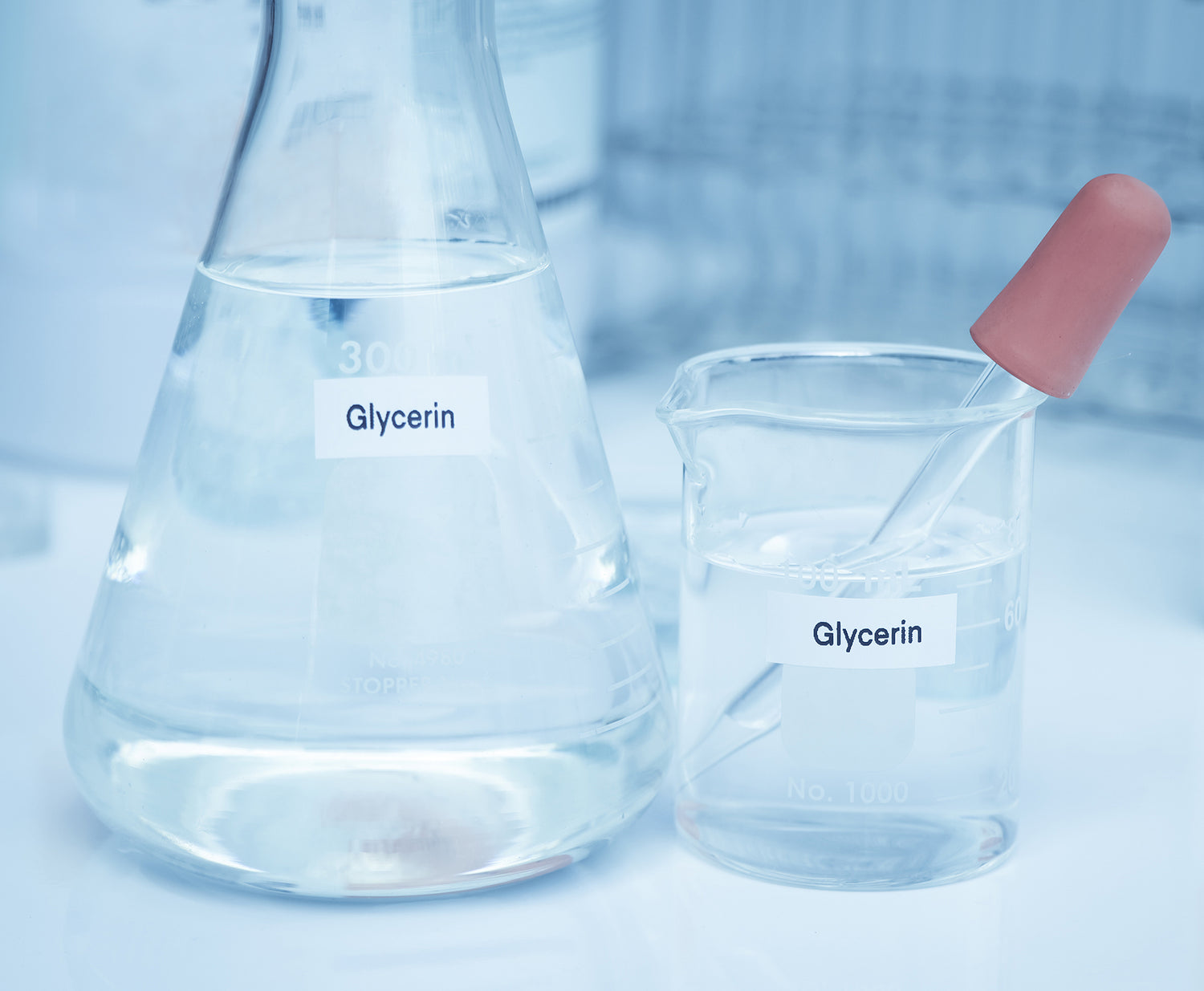 Glycerin in Laborgefäßen mit Pipette