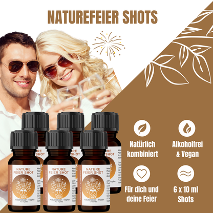 Paar stößt an, davor stehen sechs 10-ml-Flaschen NatureFeier Shots mit Icons zu Natürlichkeit, Vegan und alkoholfrei.